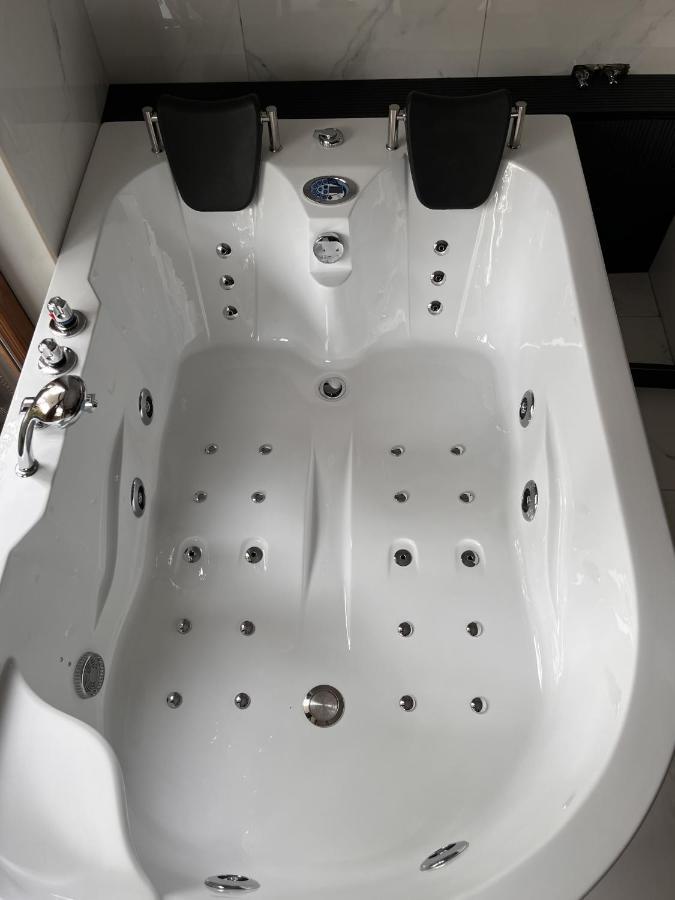 Jacuzzi Rakowicka Top Apartments Krakau Exterior foto